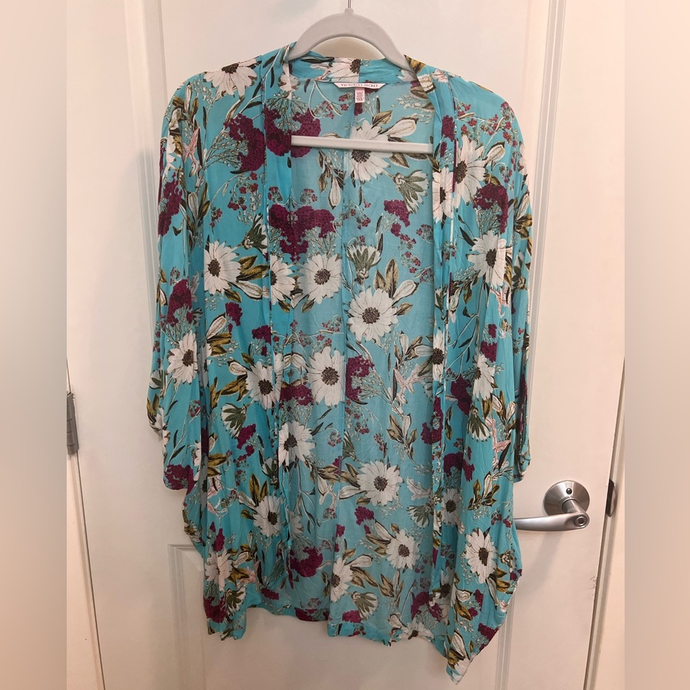 Victoria’s Secret Kimono XS/S, like new, smoke free home
